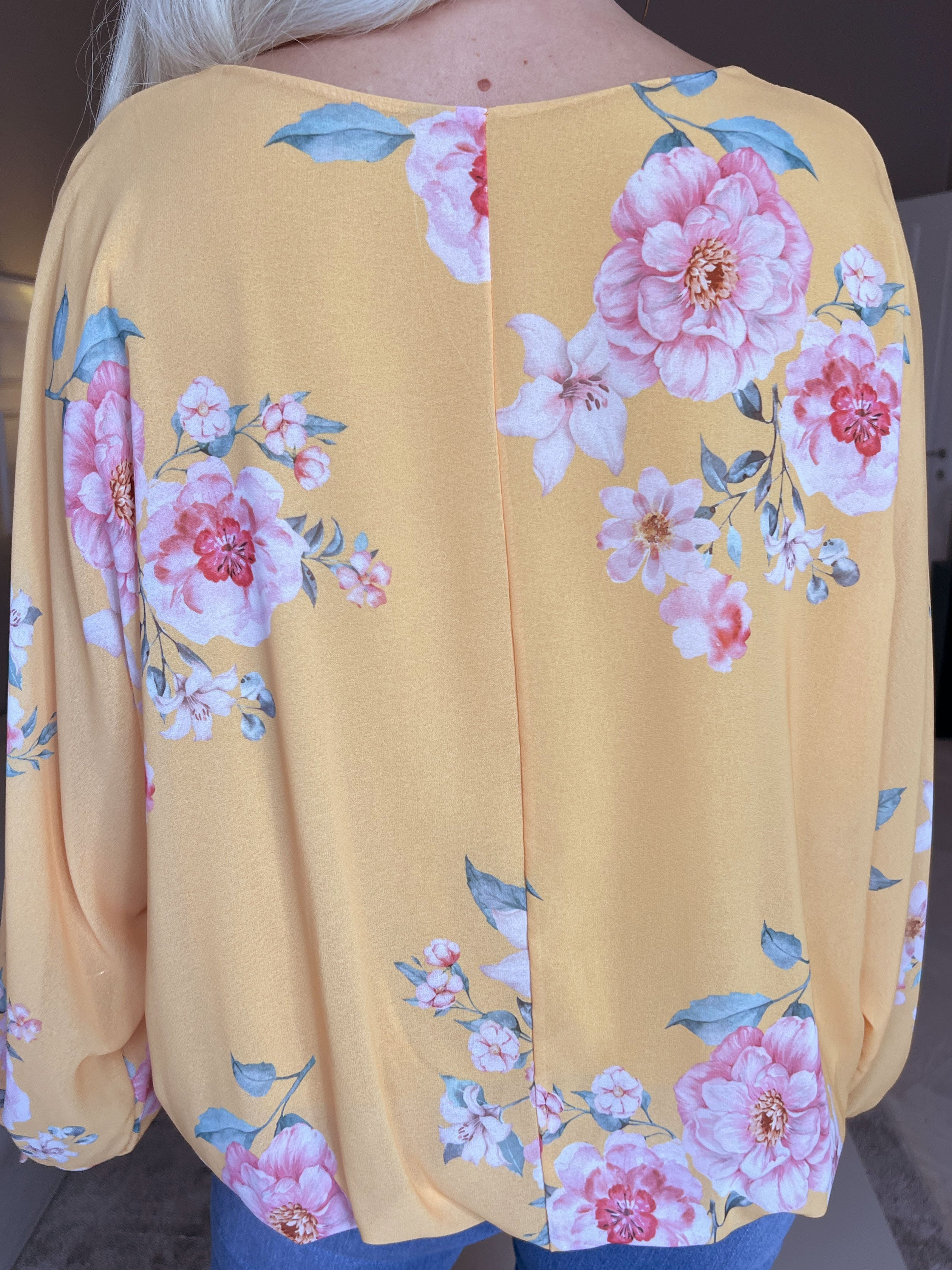 Destiny Rose - Bluse i chiffon med bonderoser